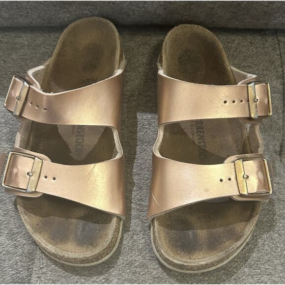 Birkenstock Arizona Sandal in Rose Gold Metallic Girls size 12/EU 31 - Picture 1 of 7